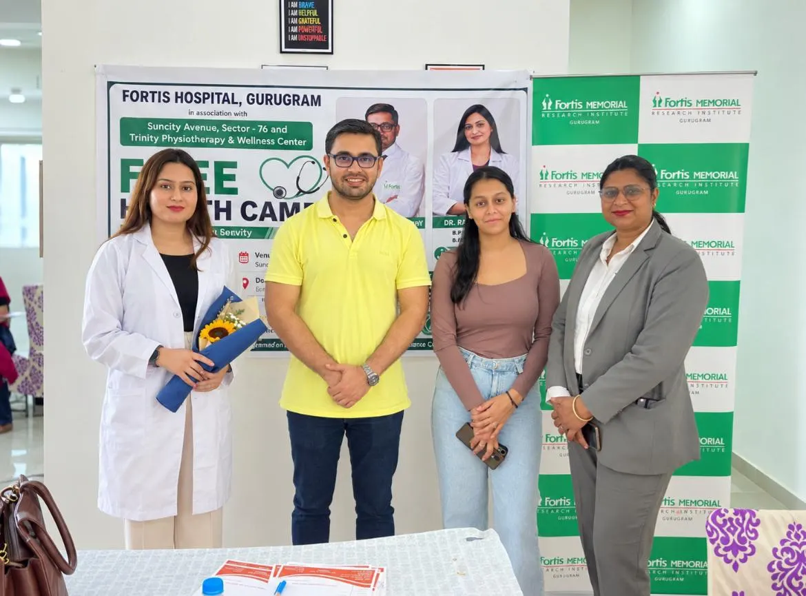 Team photo at the Fortis Hospital health camp